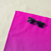 Serviette De Plage Neon Ombre Gradient Vert Violet Rose (En situation)