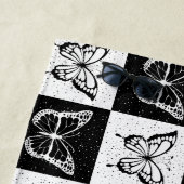 Serviette De Plage Noir blanc À damiers conception papillon (En situation)