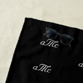 Serviette De Plage Noir blanc couple monogramme motif nom script (En situation)