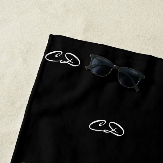 Serviette De Plage Noir blanc monogramme initiales motif nom script (En situation)