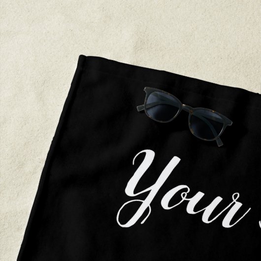 Serviette De Plage Noir et blanc Striped Peace Love Soccer (En situation)