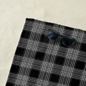 Serviette De Plage Noir et gris monogramme À damiers Motif (En situation)