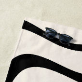 Serviette De Plage Noir et pastel moderne ondes rétro design (En situation)