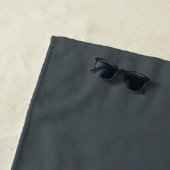 Serviette De Plage Nom chic gris foncé Monogramme (En situation)