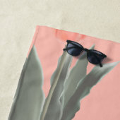 Serviette De Plage Nom De Famille Élégant Monogramme Peach Tulips Pei (En situation)