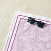Serviette De Plage Nom de monogramme de fleur de prunier élégant en d (En situation)