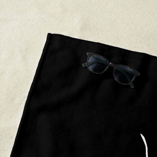 Serviette De Plage Nom de monogramme élégant personnalisé Script noir (En situation)