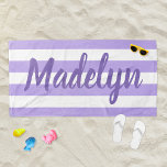Serviette De Plage Nom de script personnalisé avec bande violet<br><div class="desc">Le design personnalisé des serviettes de plage comprend du texte personnalisé dans un script violet moderne qui peut être personnalisé avec un prénom ou un nom de famille contre un motif de rayures blanches sur un arrière - plan violet clair. Les couleurs et le style de police peuvent être complètement...</div>