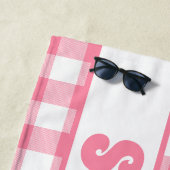 Serviette De Plage Nom d'enfant personnalisé En vichy rose (En situation)