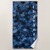 Serviette De Plage Nom des écailles de sirène bleu foncé (Devant)