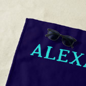 Serviette De Plage Nom du garçon personnalisé Dinosaur bleu (En situation)