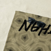 Serviette De Plage Nom du monogramme motif noir et beige | (En situation)