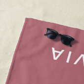 Serviette De Plage Nom du monogramme or Rose personnalisé (En situation)