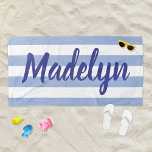 Serviette De Plage Nom du script trié bleu de Chambray personnalisé<br><div class="desc">Le design personnalisé des serviettes de plage comprend du texte personnalisé dans un script royal moderne bleu violet qui peut être personnalisé avec un prénom ou un nom de famille contre un motif de rayures blanches sur un arrière - plan bleu clair de chambray. Les couleurs et le style de...</div>