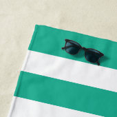 Serviette De Plage Nom En Grille Verte Et Blanche Cabana Stripe    (En situation)