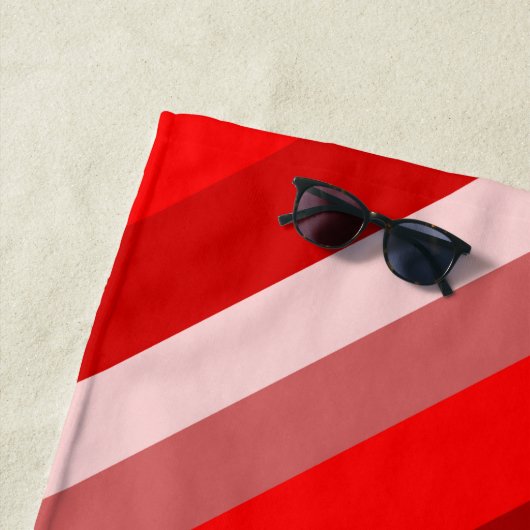 Serviette De Plage Nom fait sur commande + Le rouge a ombragé le (En situation)