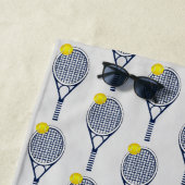 Serviette De Plage Nom ou monogramme personnalisé de Tennis (En situation)