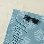 Serviette De Plage Nom personnalisé Coastal Shell Motif (En situation)