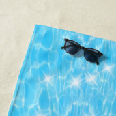 Serviette De Plage Nom personnalisé eau ondulée texture moderne chic (En situation)