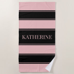 Serviette De Plage Nom personnalisé en noir et rose rayé