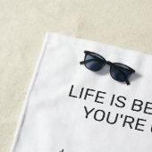 Serviette De Plage Nom personnalisé et camping de texte (En situation)
