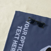 Serviette De Plage Nom personnalisé et drone de texte (En situation)