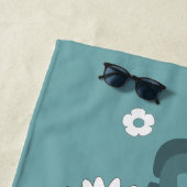 Serviette De Plage Nom personnalisé Fleurs de style bleu rétro (En situation)