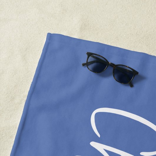 Serviette De Plage Nom personnalisé moderne (En situation)