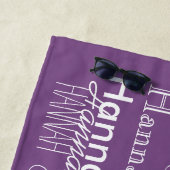 Serviette De Plage Nom personnalisé par pourpre (En situation)