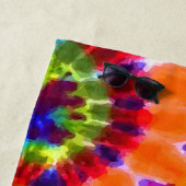 Serviette De Plage Nom personnalisé Rainbow Hippie Tie Dye (En situation)