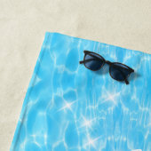 Serviette De Plage Nom personnalisé Sparkling Blue Water Textures Coo (En situation)