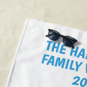 Serviette De Plage Nom personnalisé, texte et année de croisière (En situation)