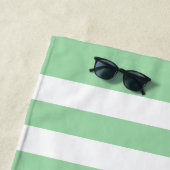 Serviette De Plage Nom personnel nautique Marine Green Stried (En situation)