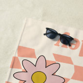 Serviette De Plage Nom Rétro Groovy Personnalisé (En situation)