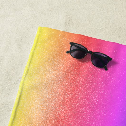 Serviette De Plage Nom rose pourpre Monogramme (En situation)