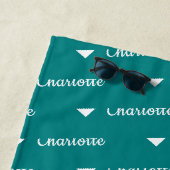 Serviette De Plage Nom turquoise bleu répétitif Script Heart Beach To (En situation)