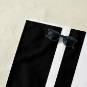 Serviette de plage nominative, serviette noire de (En situation)