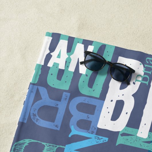 Serviette De Plage Noms répétés bleus (En situation)