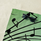 Serviette De Plage Notes de fantaisie Design de musique verte (En situation)