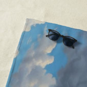 Serviette De Plage Nuages blancs et ciel bleu clair (En situation)