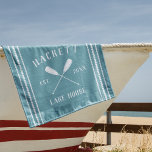 Serviette De Plage Oars Rustiques Turquoise Personnalisé Lake House<br><div class="desc">Customisez votre lake house avec cette mignonne serviette de plage personnalisée portant votre nom de famille ou votre nom de maison et l'année établie en lettres blanches accentuées avec une paire de voitures ou de canoës sur un arrière - plan turquoise turquoise.</div>