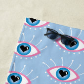 Serviette De Plage Oeil mal grec avec cils rose bleu (En situation)