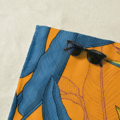 Serviette De Plage Oiseau de fleurs paradisiaques sur orange (En situation)