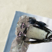 Serviette De Plage Oiseaux de pingouins noirs et blancs sur Blue Beac (En situation)