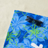 Serviette De Plage Olowalu Hibiscus Hawaii Camo Aloha Monogramme Bleu (En situation)