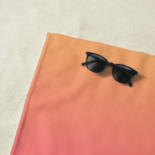 Serviette De Plage Orange Blue Ombre Moderne Monogramme Script (En situation)