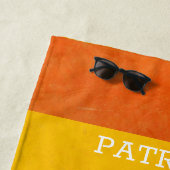 Serviette De Plage Orange Jaune Personnalisé Strié Juste Marié (En situation)