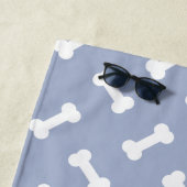 Serviette De Plage Os Dog Bone And Bones Pattern avec nom personnalis (En situation)