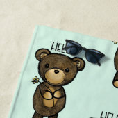Serviette De Plage Ours Brown mignon tenant une Fleur Jaune (En situation)