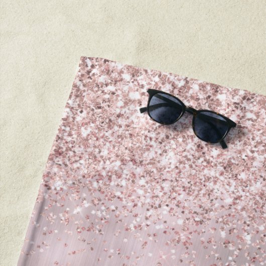 Serviette De Plage Paillettes Or Rose Glam Monogramme Nom Écriture Fé (En situation)